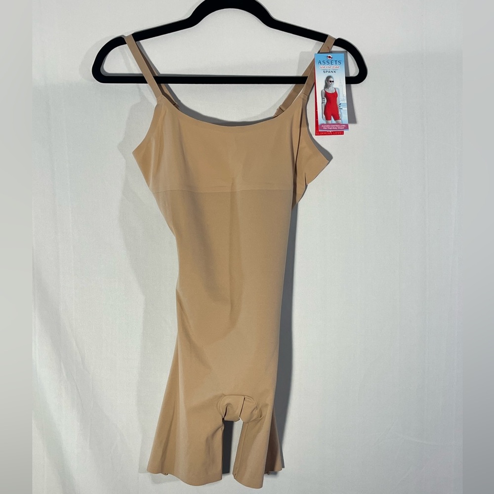 NWT - SPANX mid thigh body shaper